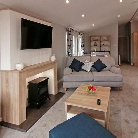 The Springs Lakeside Holiday Park Fladbury Exterior foto