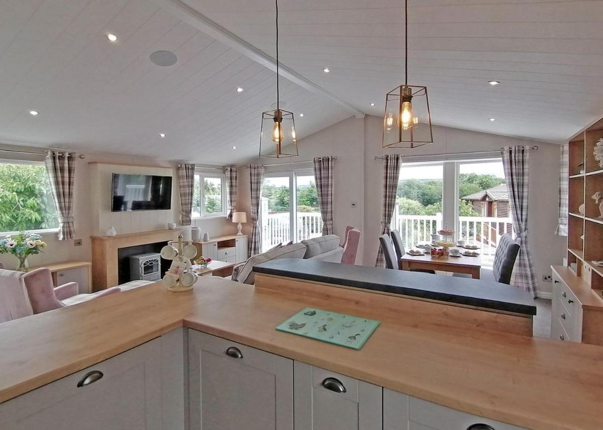 The Springs Lakeside Holiday Park Fladbury Exterior foto
